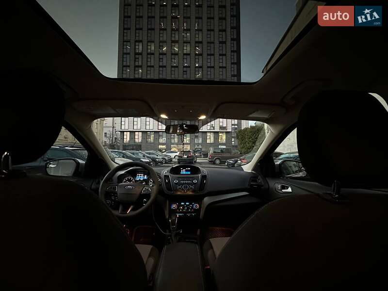 Внедорожник / Кроссовер Ford Escape 2018 в Львове