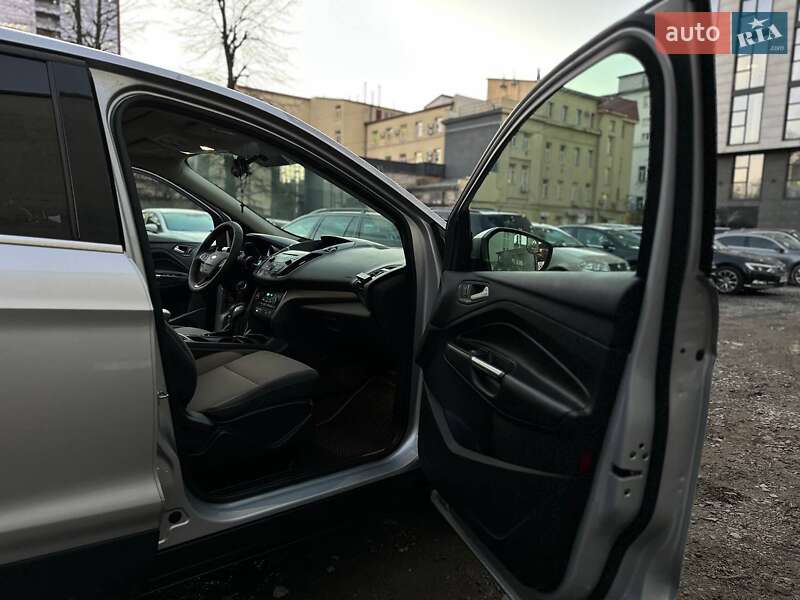 Внедорожник / Кроссовер Ford Escape 2018 в Львове