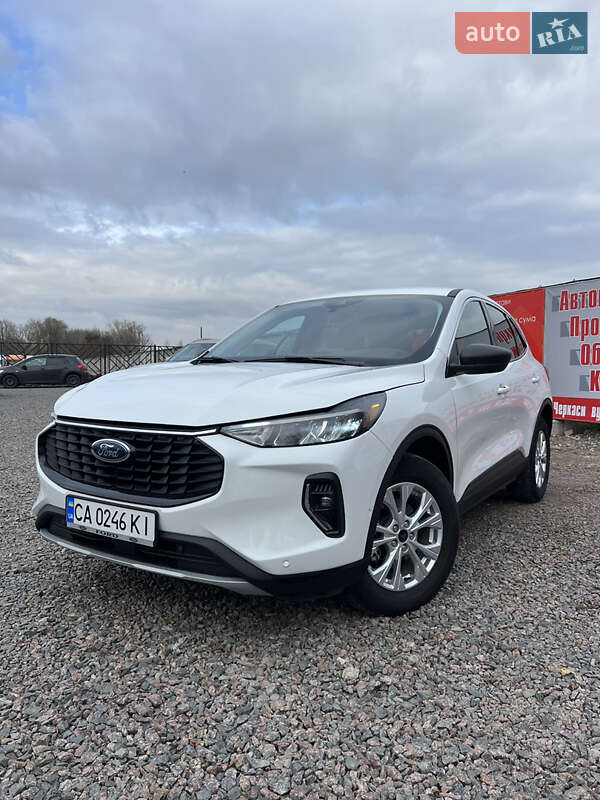 Внедорожник / Кроссовер Ford Escape 2023 в Черкассах