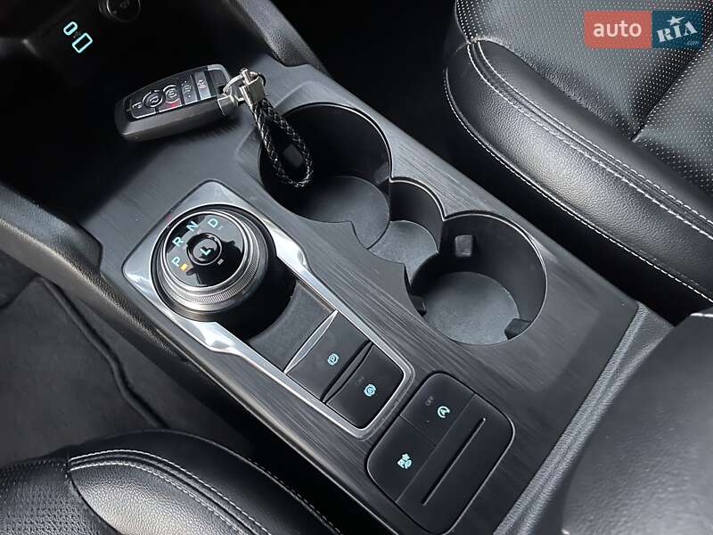 Внедорожник / Кроссовер Ford Escape 2020 в Стрые