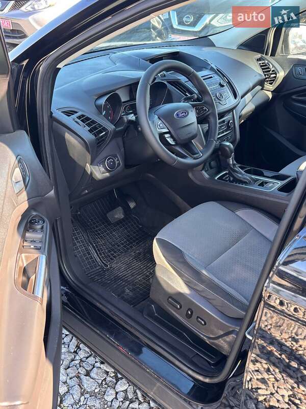 Позашляховик / Кросовер Ford Escape 2017 в Львові