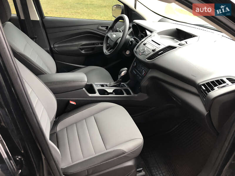 Внедорожник / Кроссовер Ford Escape 2017 в Ровно