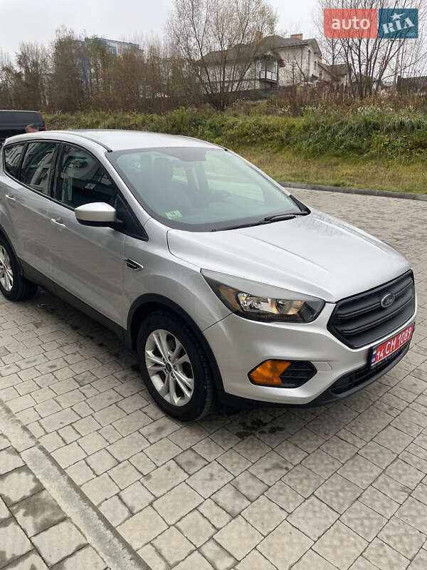Внедорожник / Кроссовер Ford Escape 2019 в Новояворовске