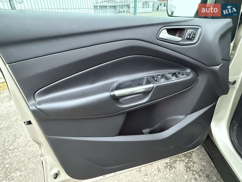 Внедорожник / Кроссовер Ford Escape 2017 в Киеве