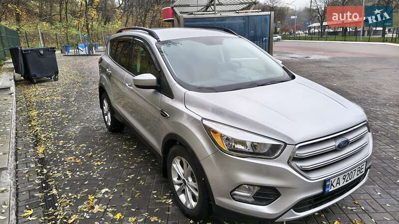 Внедорожник / Кроссовер Ford Escape 2017 в Киеве