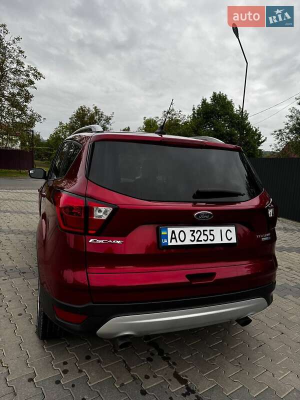 Внедорожник / Кроссовер Ford Escape 2019 в Иршаве