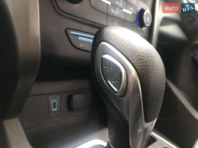 Внедорожник / Кроссовер Ford Escape 2017 в Ровно