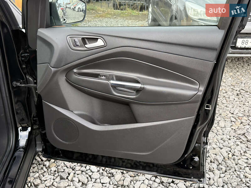 Позашляховик / Кросовер Ford Escape 2016 в Стрию