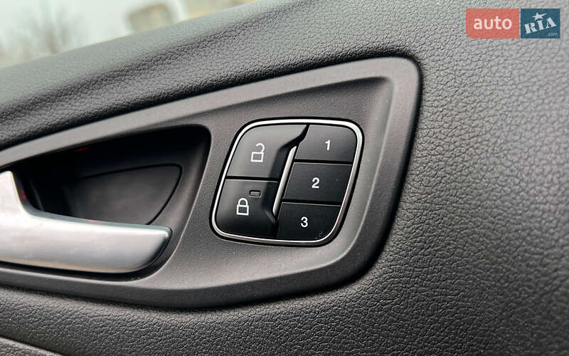 Позашляховик / Кросовер Ford Escape 2016 в Львові фото 21 Позашляховик / Кросовер Ford Escape 2016 в Львові
