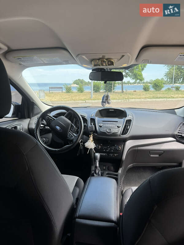 Внедорожник / Кроссовер Ford Escape 2016 в Черкассах