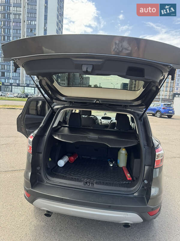 Внедорожник / Кроссовер Ford Escape 2016 в Черкассах