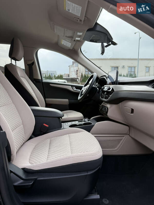 Позашляховик / Кросовер Ford Escape 2021 в Рівному