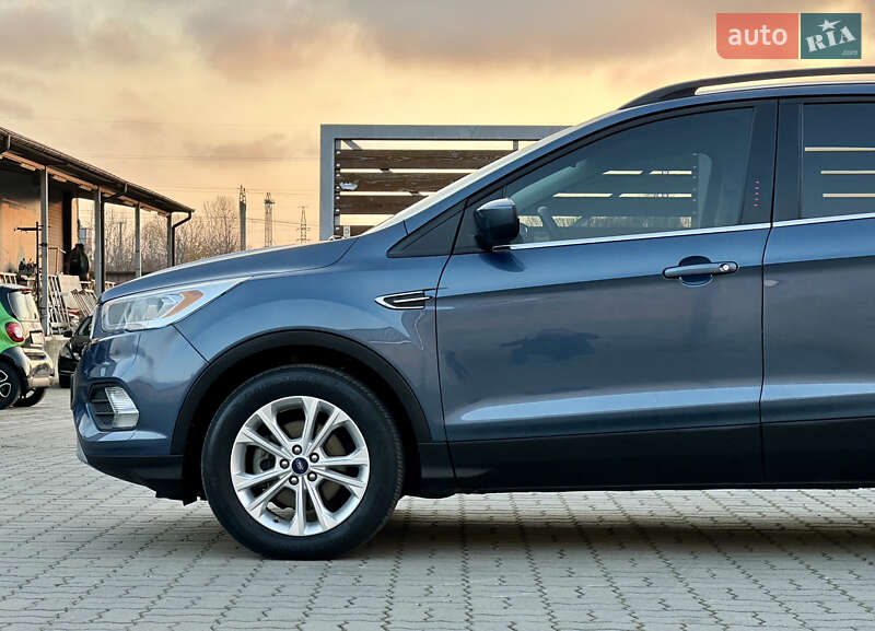 Позашляховик / Кросовер Ford Escape 2017 в Стрию