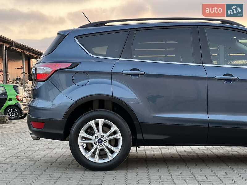 Позашляховик / Кросовер Ford Escape 2017 в Стрию