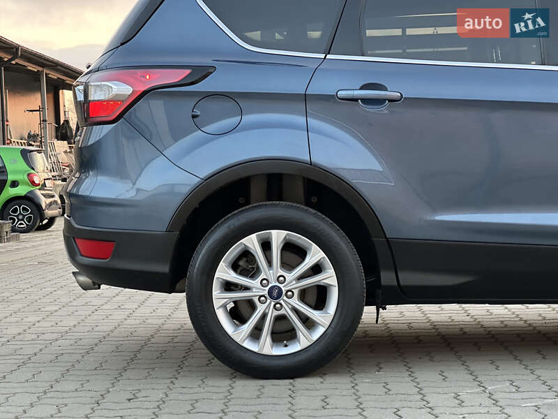 Позашляховик / Кросовер Ford Escape 2017 в Стрию