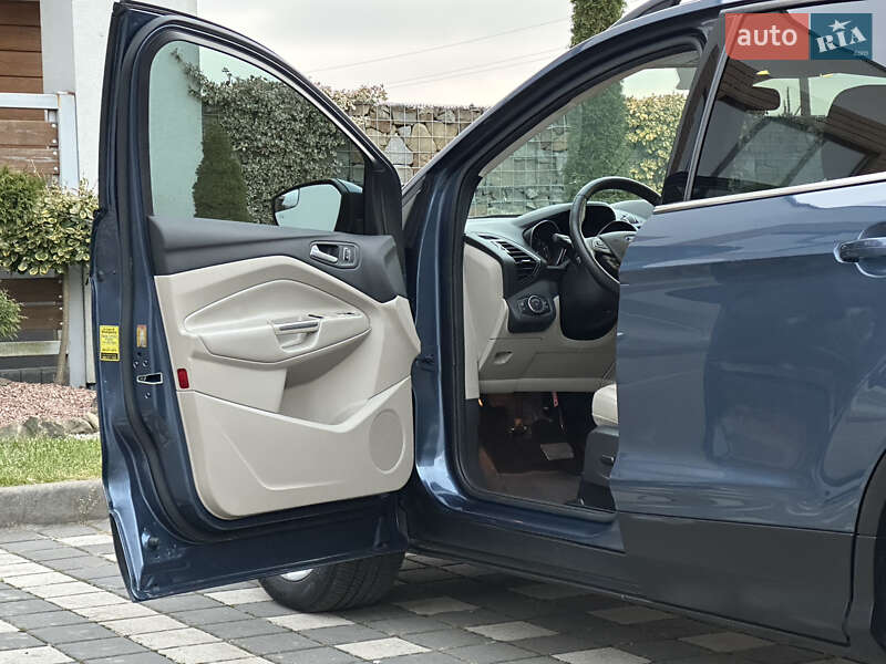 Позашляховик / Кросовер Ford Escape 2017 в Стрию