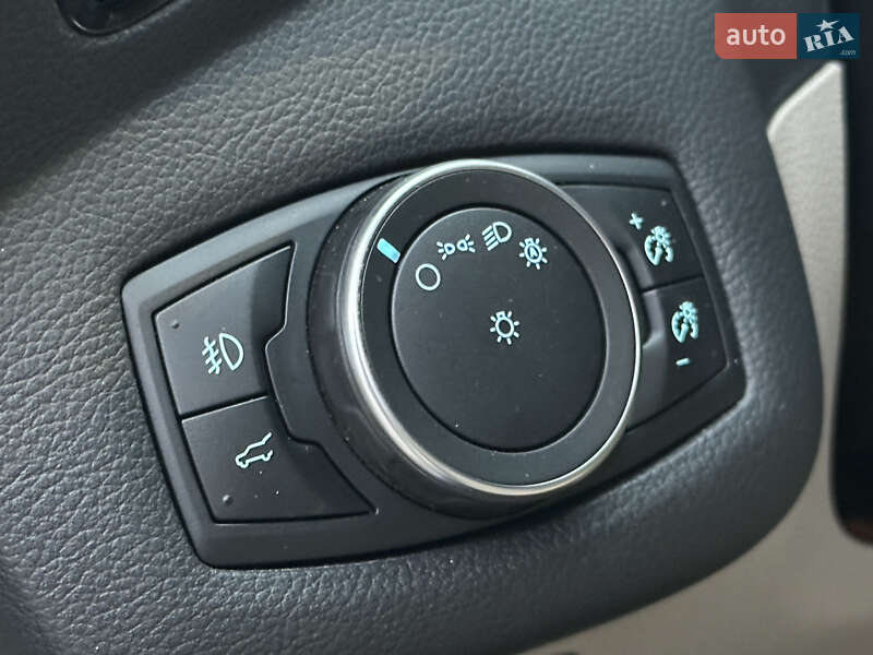 Позашляховик / Кросовер Ford Escape 2017 в Стрию