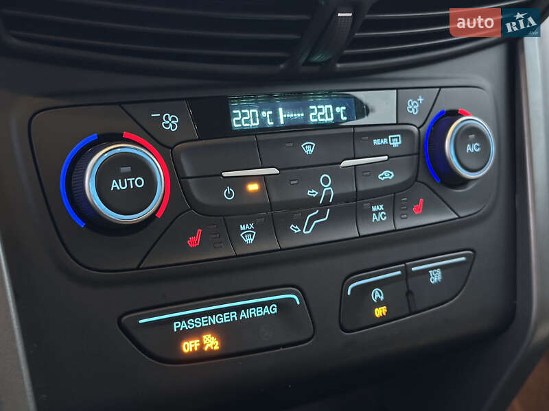 Позашляховик / Кросовер Ford Escape 2017 в Стрию