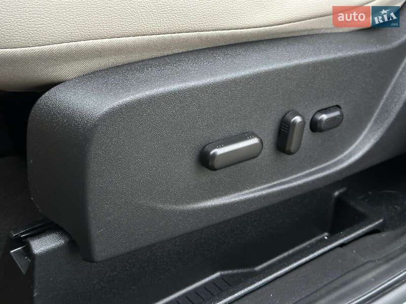 Позашляховик / Кросовер Ford Escape 2017 в Стрию