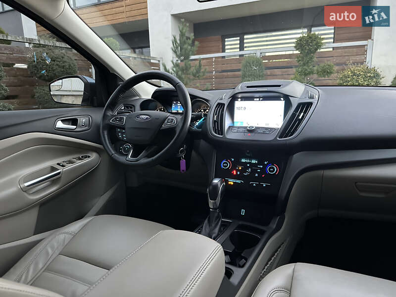 Позашляховик / Кросовер Ford Escape 2017 в Стрию