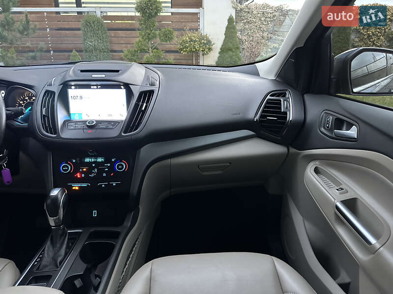 Позашляховик / Кросовер Ford Escape 2017 в Стрию