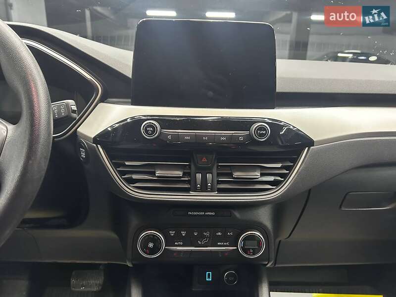 Позашляховик / Кросовер Ford Escape 2020 в Чернівцях