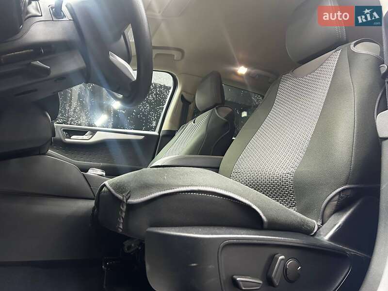 Позашляховик / Кросовер Ford Escape 2020 в Чернівцях