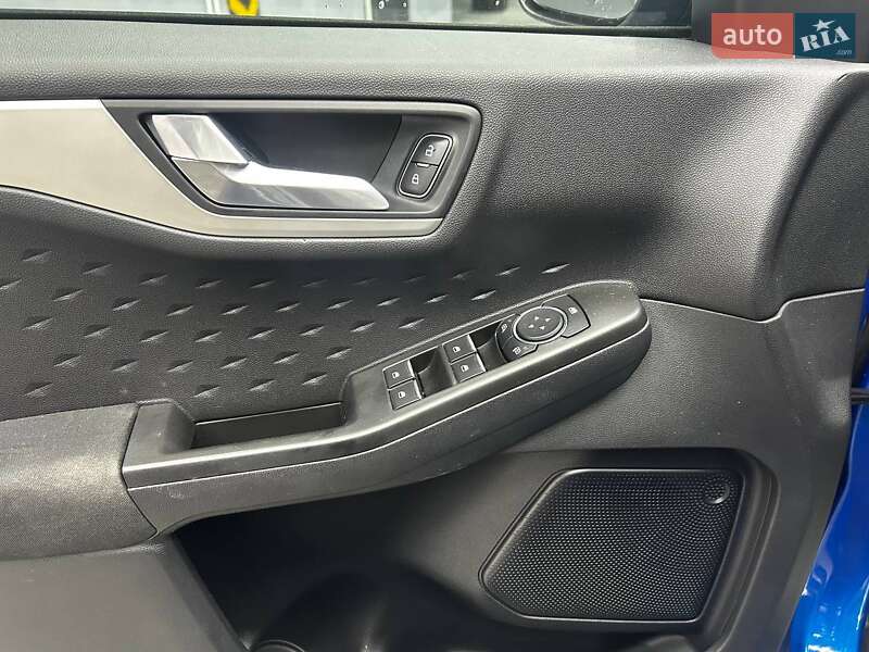 Позашляховик / Кросовер Ford Escape 2020 в Чернівцях