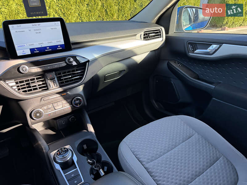 Позашляховик / Кросовер Ford Escape 2019 в Стрию