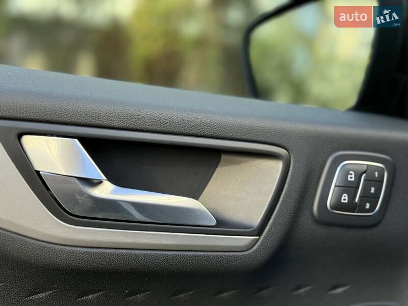 Внедорожник / Кроссовер Ford Escape 2019 в Ивано-Франковске