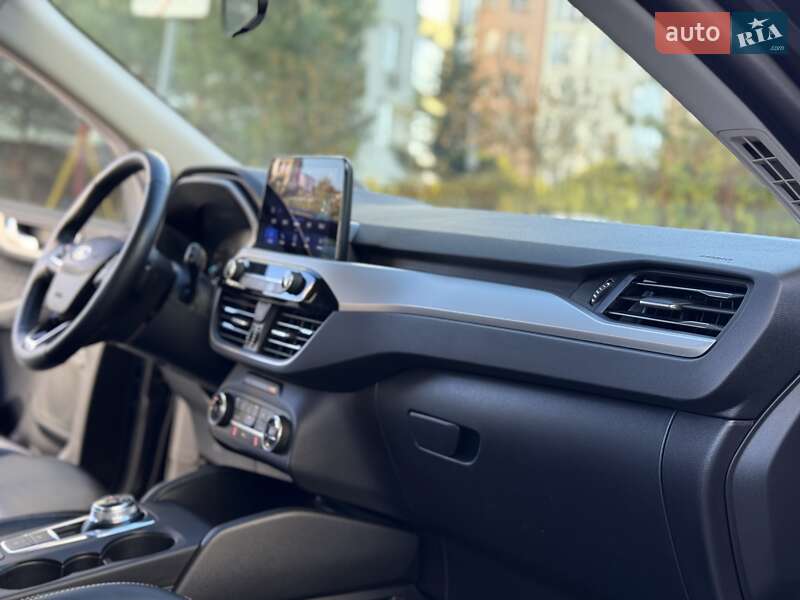 Внедорожник / Кроссовер Ford Escape 2019 в Ивано-Франковске