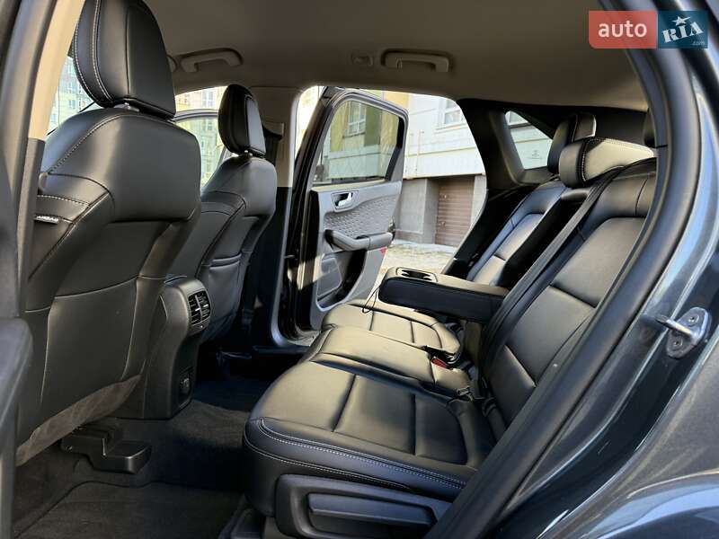 Внедорожник / Кроссовер Ford Escape 2019 в Ивано-Франковске