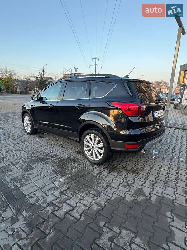 Внедорожник / Кроссовер Ford Escape 2019 в Богородчанах