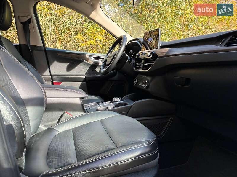 Внедорожник / Кроссовер Ford Escape 2019 в Ивано-Франковске