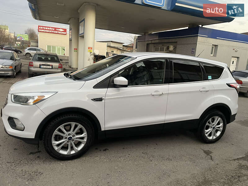 Позашляховик / Кросовер Ford Escape 2017 в Чернівцях фото 9 Позашляховик / Кросовер Ford Escape 2017 в Чернівцях