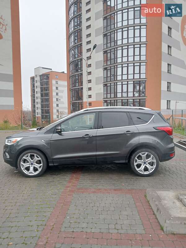 Позашляховик / Кросовер Ford Escape 2019 в Івано-Франківську