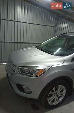 Внедорожник / Кроссовер Ford Escape 2017 в Виннице