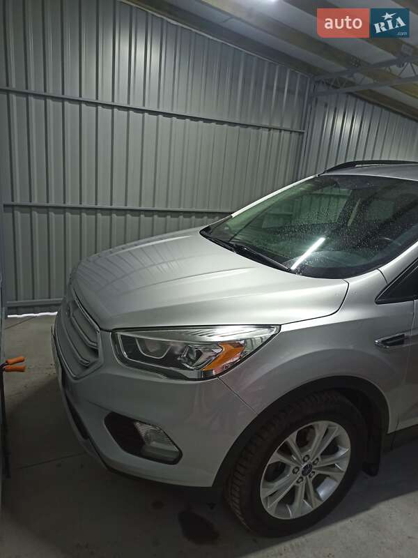 Внедорожник / Кроссовер Ford Escape 2017 в Виннице
