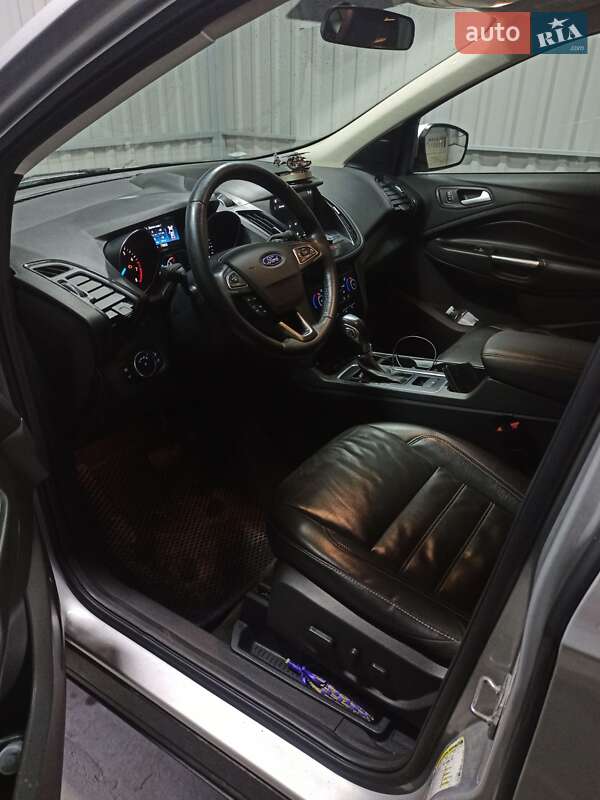 Внедорожник / Кроссовер Ford Escape 2017 в Виннице