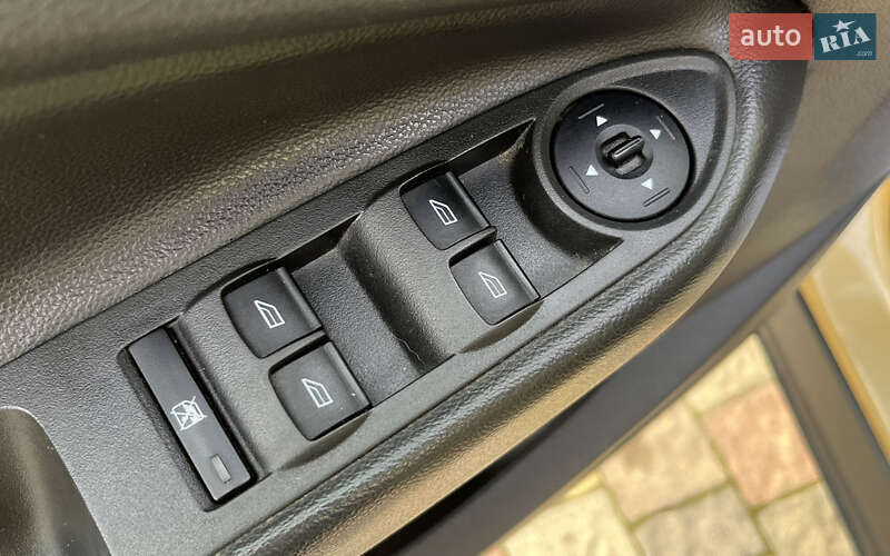 Внедорожник / Кроссовер Ford Escape 2014 в Стрые