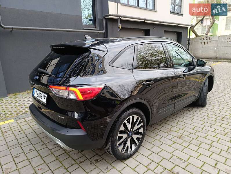 Внедорожник / Кроссовер Ford Escape 2020 в Ивано-Франковске