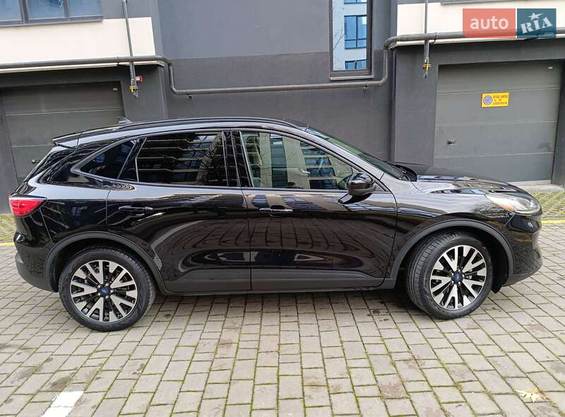 Внедорожник / Кроссовер Ford Escape 2020 в Ивано-Франковске