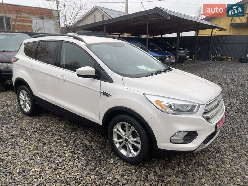 Позашляховик / Кросовер Ford Escape 2017 в Івано-Франківську