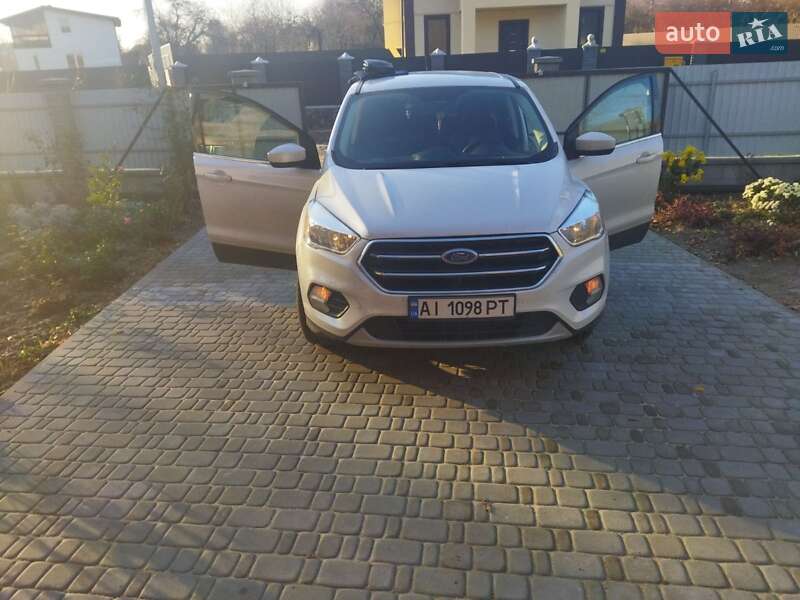 Внедорожник / Кроссовер Ford Escape 2017 в Василькове