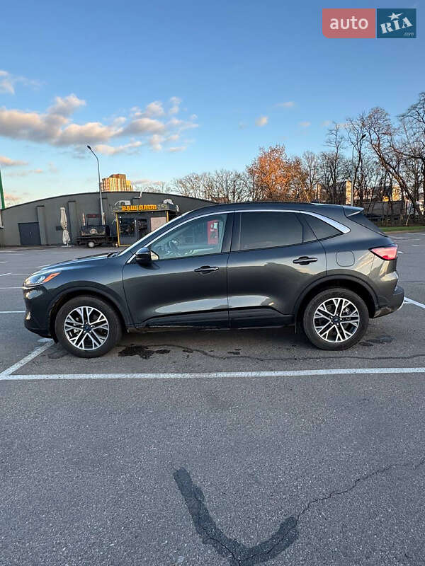 Внедорожник / Кроссовер Ford Escape 2020 в Киеве