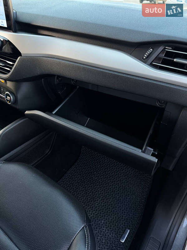 Внедорожник / Кроссовер Ford Escape 2020 в Киеве