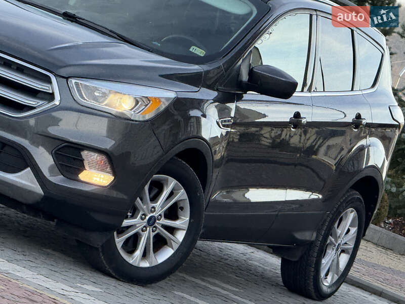 Позашляховик / Кросовер Ford Escape 2017 в Дрогобичі