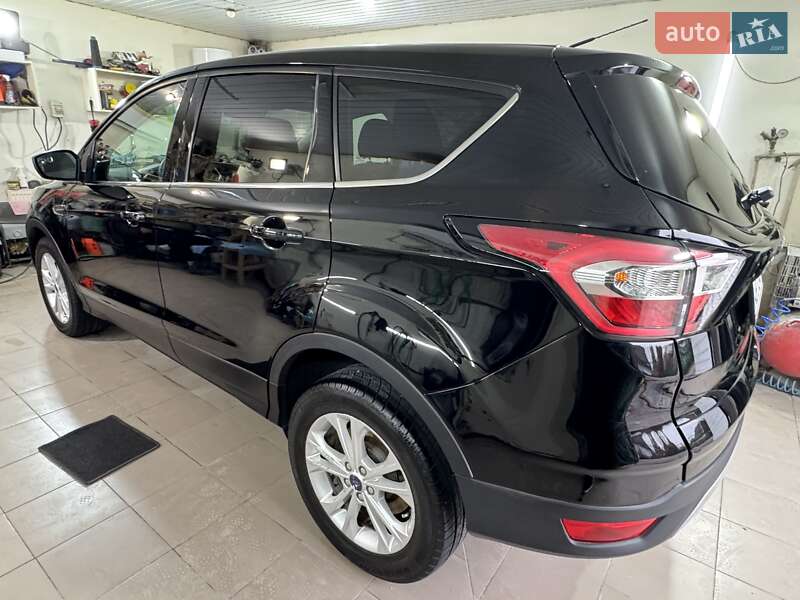Внедорожник / Кроссовер Ford Escape 2017 в Днепре