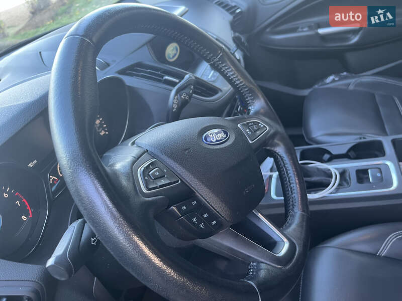 Внедорожник / Кроссовер Ford Escape 2019 в Николаеве