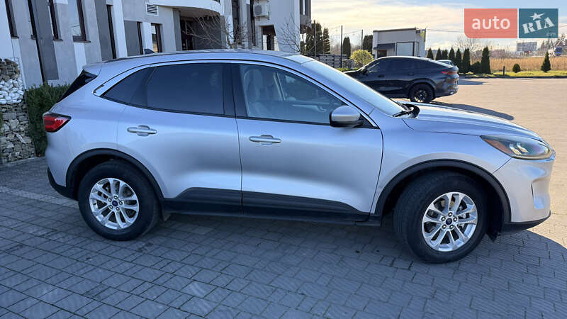 Позашляховик / Кросовер Ford Escape 2020 в Стрию